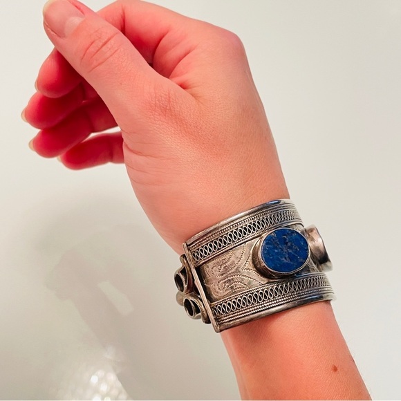 Vintage Lapis Lazuli Large Bali Design Filigree Cuff Bracelet in Sterlin… - Picture 9 of 10